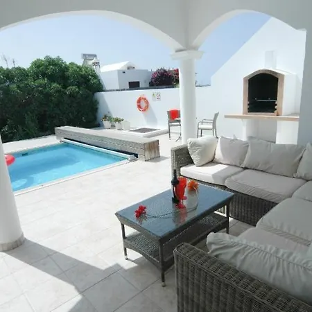 Playa Blanca Sleeps 7 With Pool Vila Playa Blanca (Lanzarote)