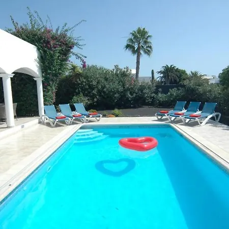 וילה Playa Blanca Sleeps 7 With Pool